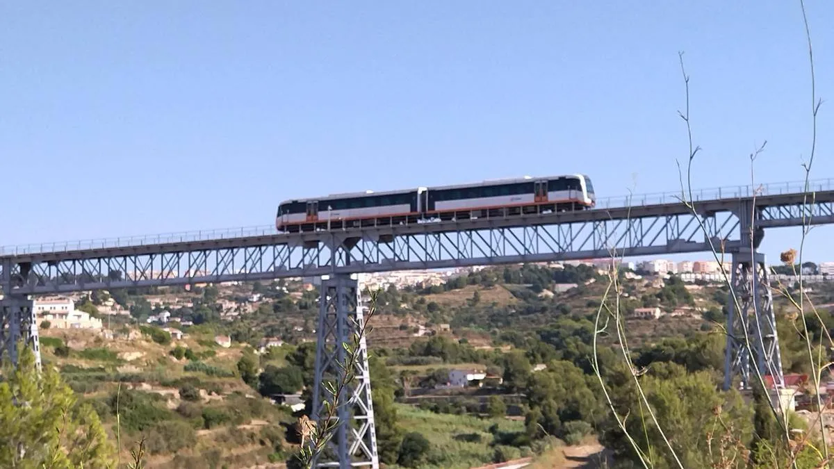 Erkunden Sie die Küste zwischen Alicante und Dénia mit der Straßenbahn (Trenet de la Marina)