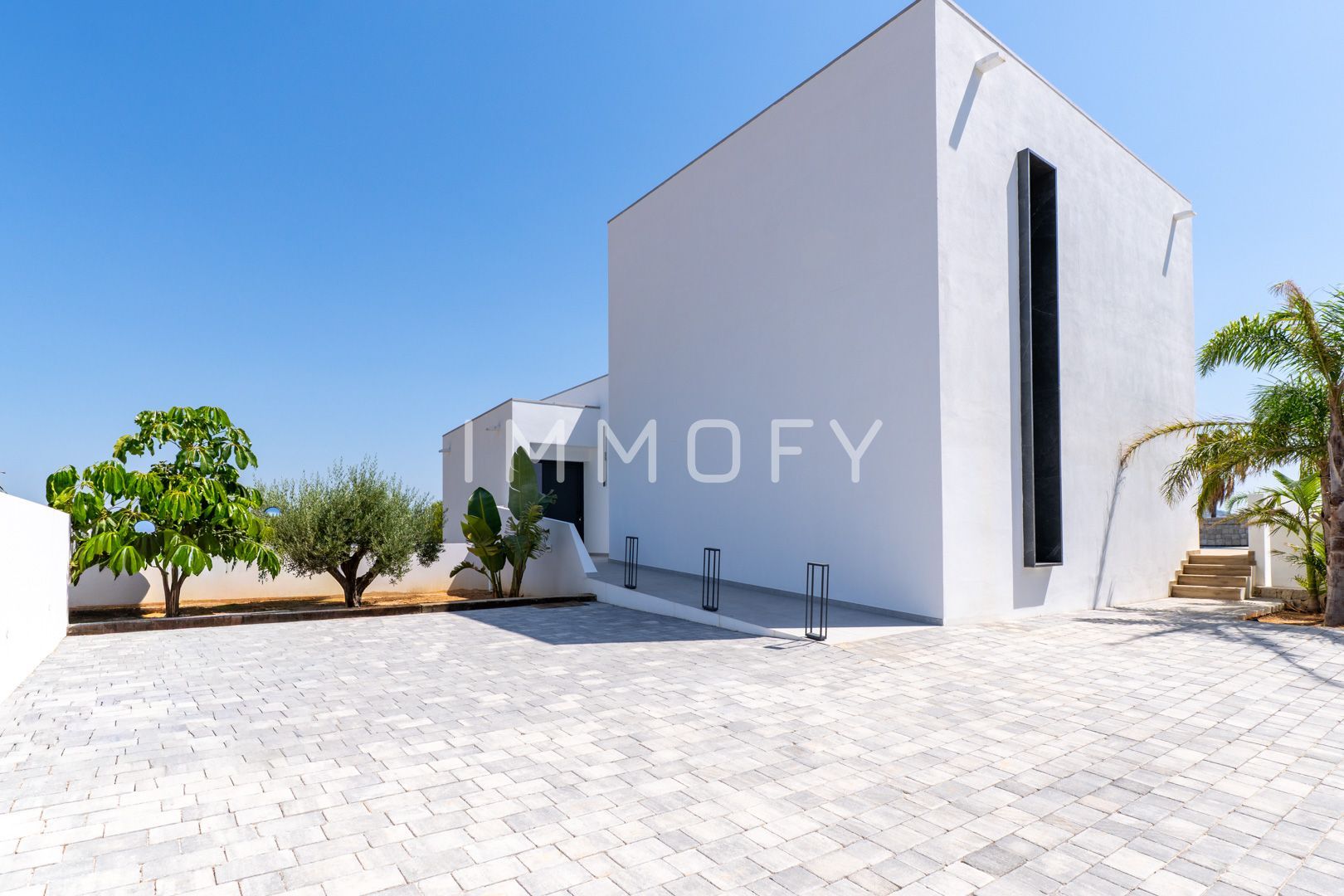 https://immofy-content-storage.s3.eu-west-3.amazonaws.com/large/21d95259-da4d-49c6-99ec-51e2ff11659d