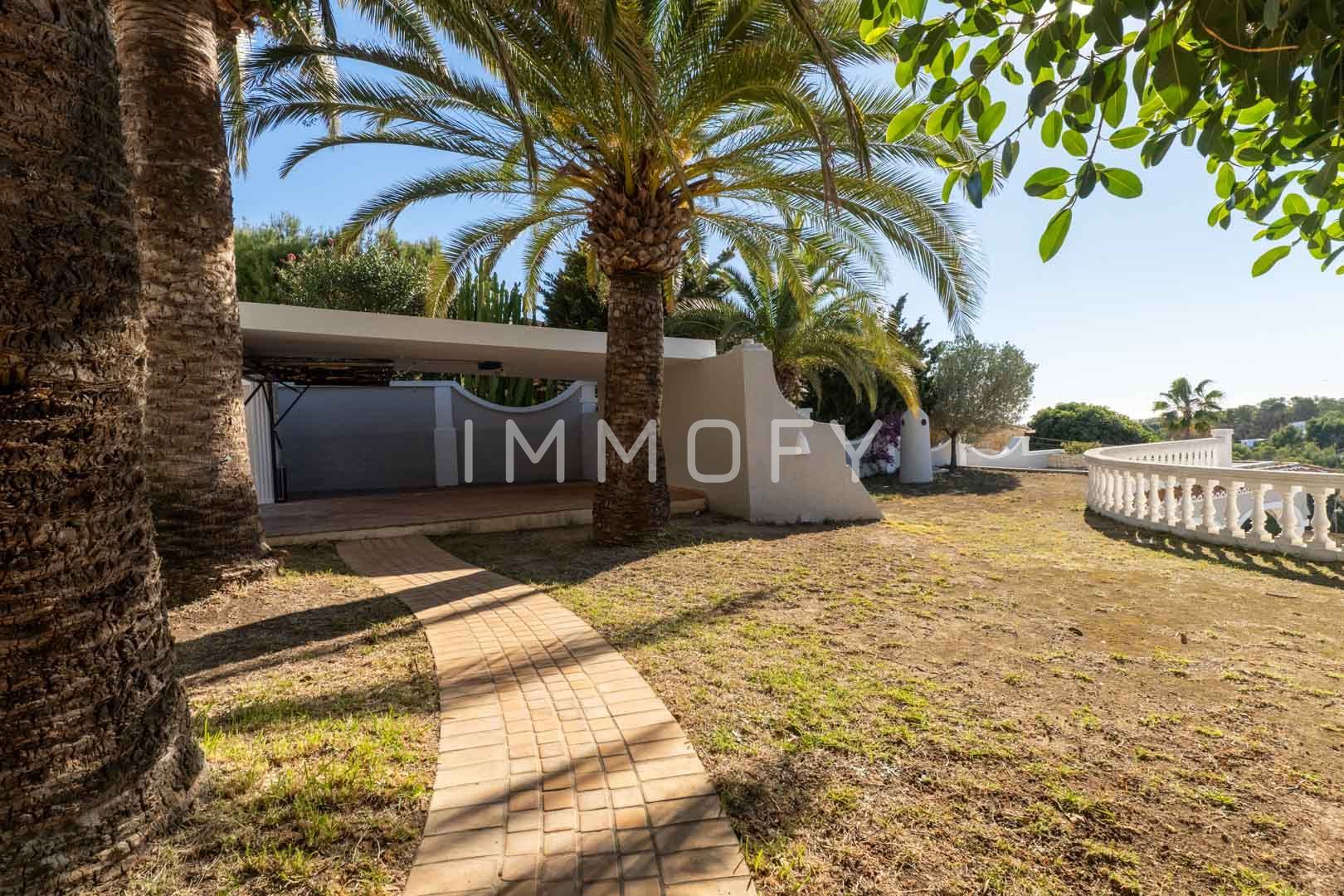 https://immofy-content-storage.s3.eu-west-3.amazonaws.com/large/2e493977-87d1-41a9-b69a-a86dacd52469