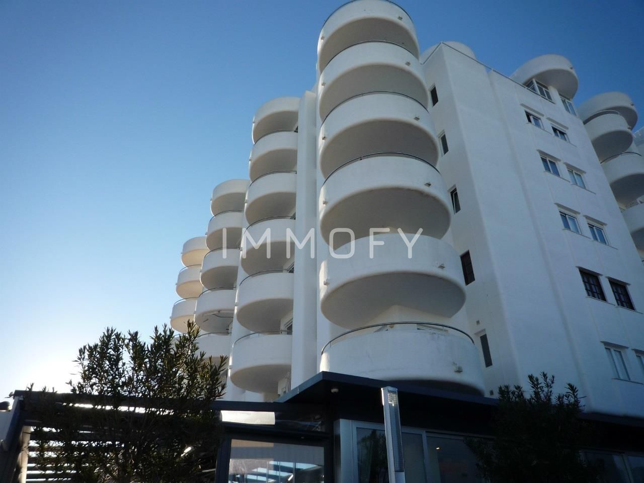 https://immofy-content-storage.s3.eu-west-3.amazonaws.com/large/362c1632-bb07-4b81-b5b7-eac30c82bb0d