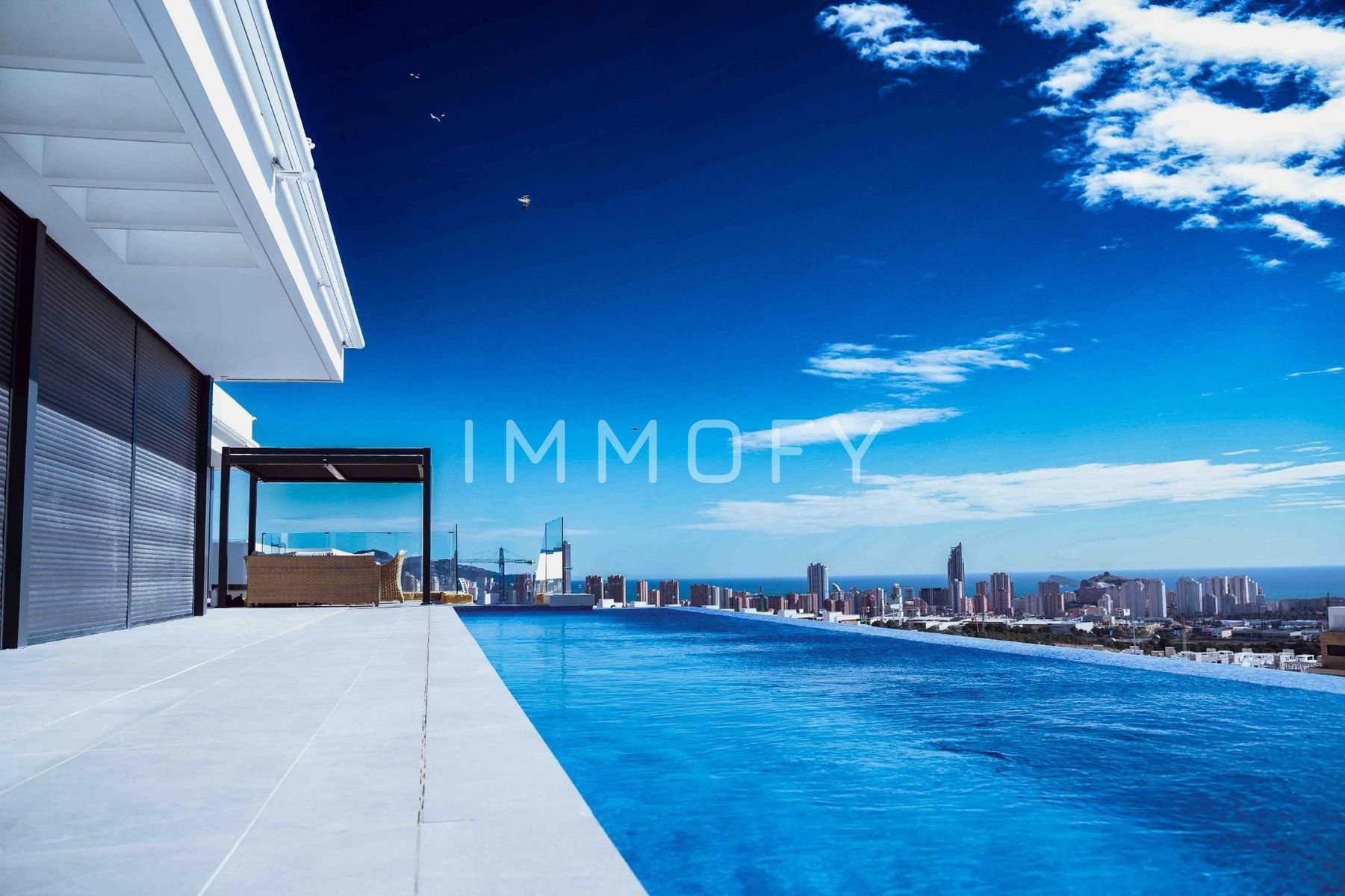 https://immofy-content-storage.s3.eu-west-3.amazonaws.com/large/7b1bf10a-83a8-48d5-ae8f-d95aaf76096c
