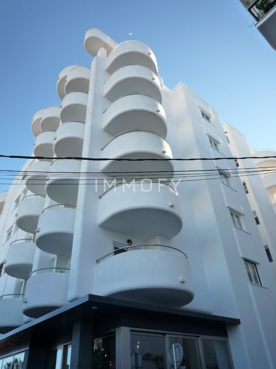 https://immofy-content-storage.s3.eu-west-3.amazonaws.com/large/8f637ab9-674b-4855-9b38-25f0abf10dec