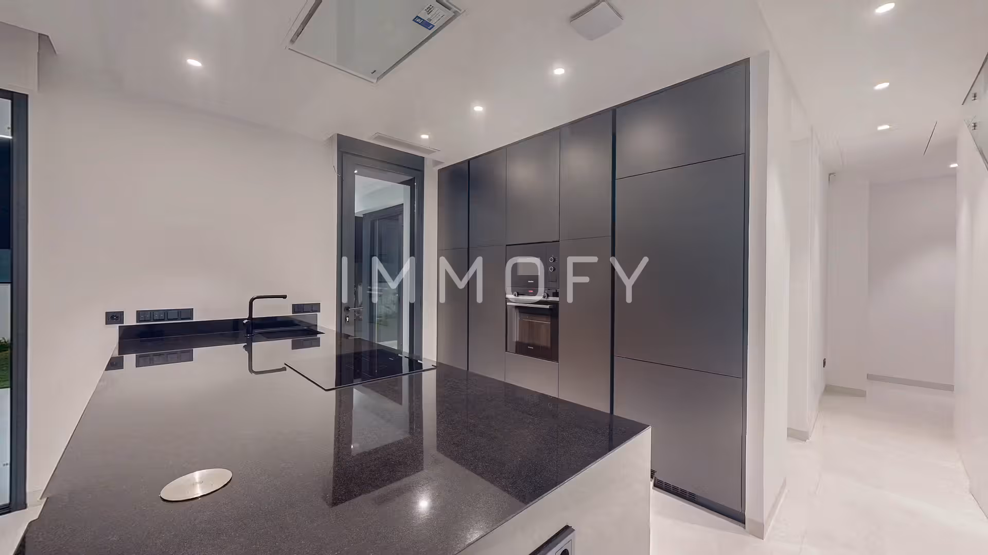 https://immofy-content-storage.s3.eu-west-3.amazonaws.com/large/bb453216-75e0-4181-a5e8-cb5047cbf869