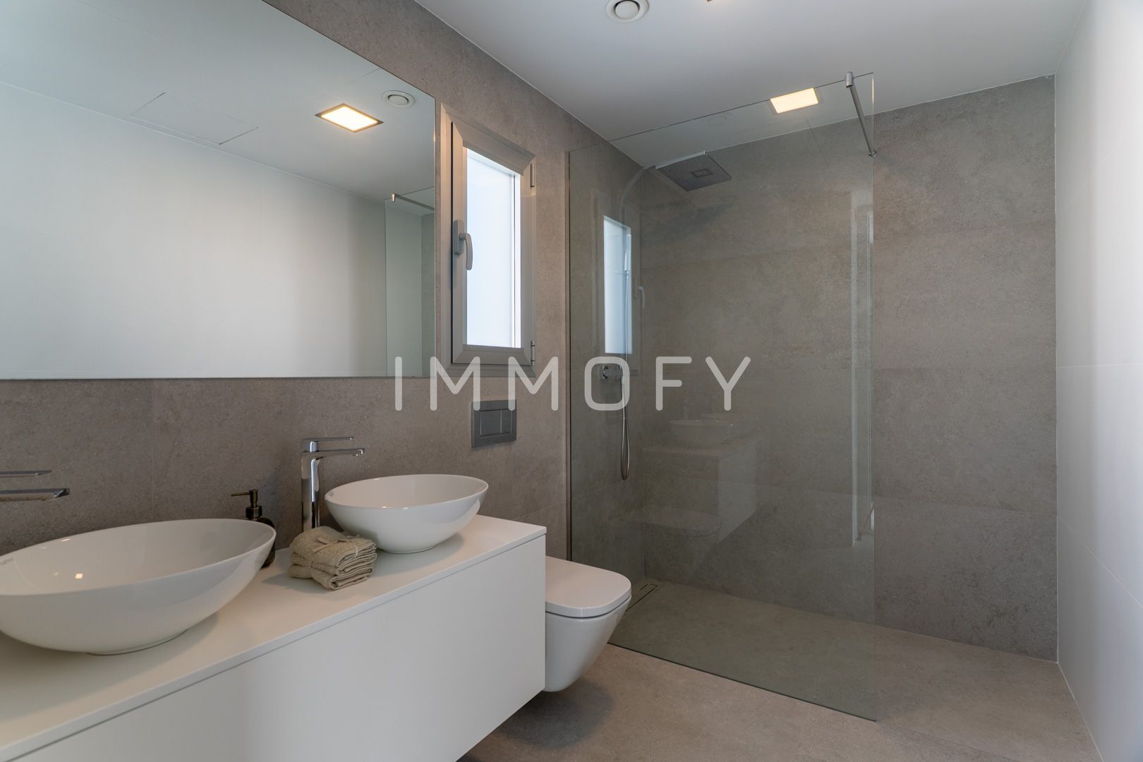 https://immofy-content-storage.s3.eu-west-3.amazonaws.com/large/cf7555b2-a9a3-439d-8aaa-49210237043d